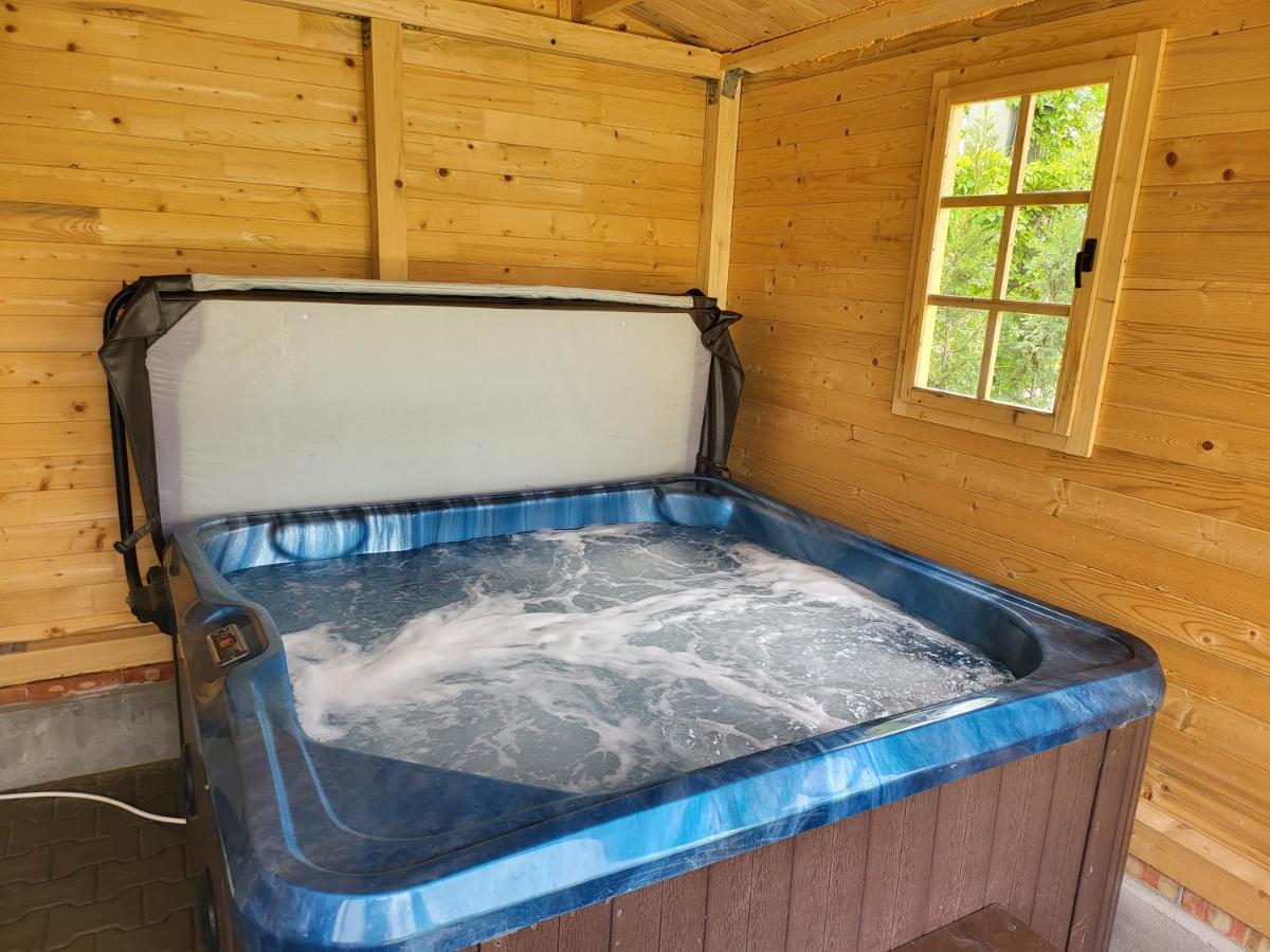 Casa Elis Piscina, Jacuzzy , Sauna, Ciubar Merei Exteriér fotografie